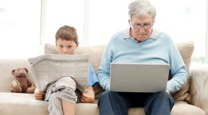 anciano-niño-tecnologia
